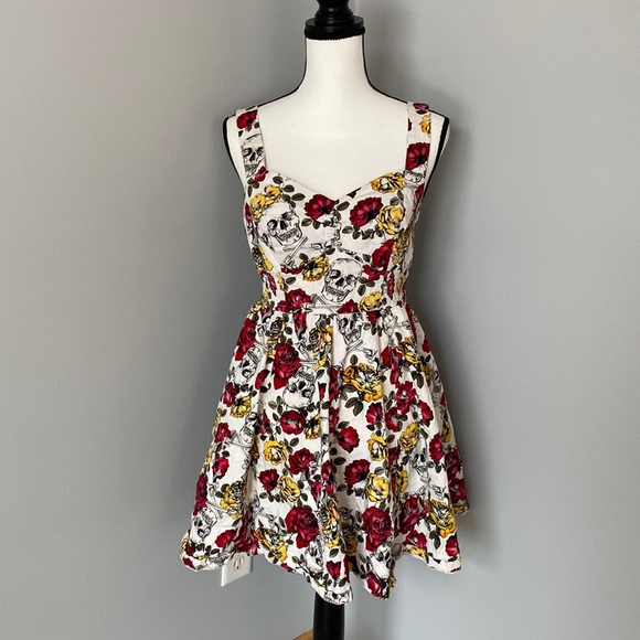 Hot Topic Dresses & Skirts - 🔥☠️Hot Topic Skull Dress